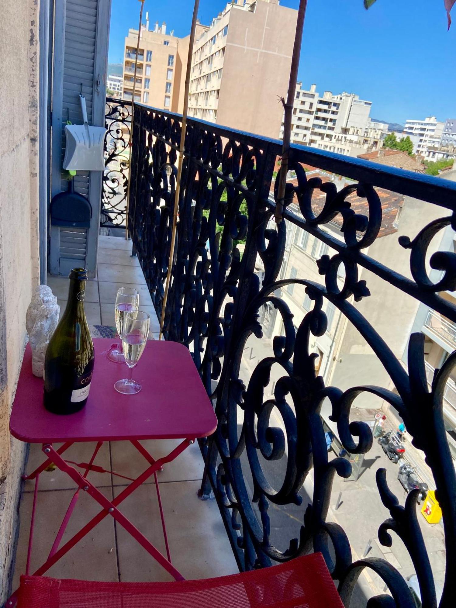 Logis Confortable - Accueillant Marseille Exteriör bild